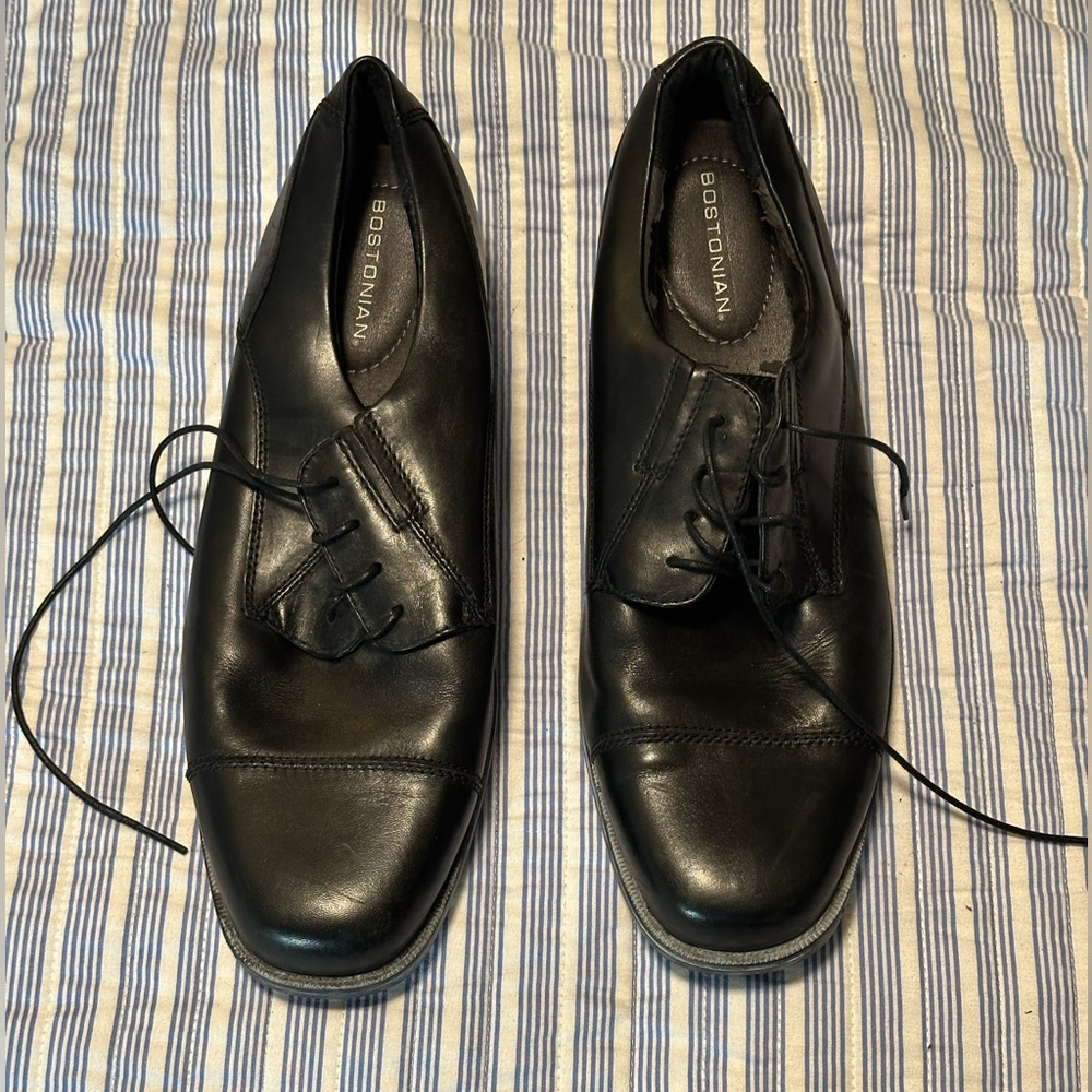 Bostonian Men's Classic Black Oxfords